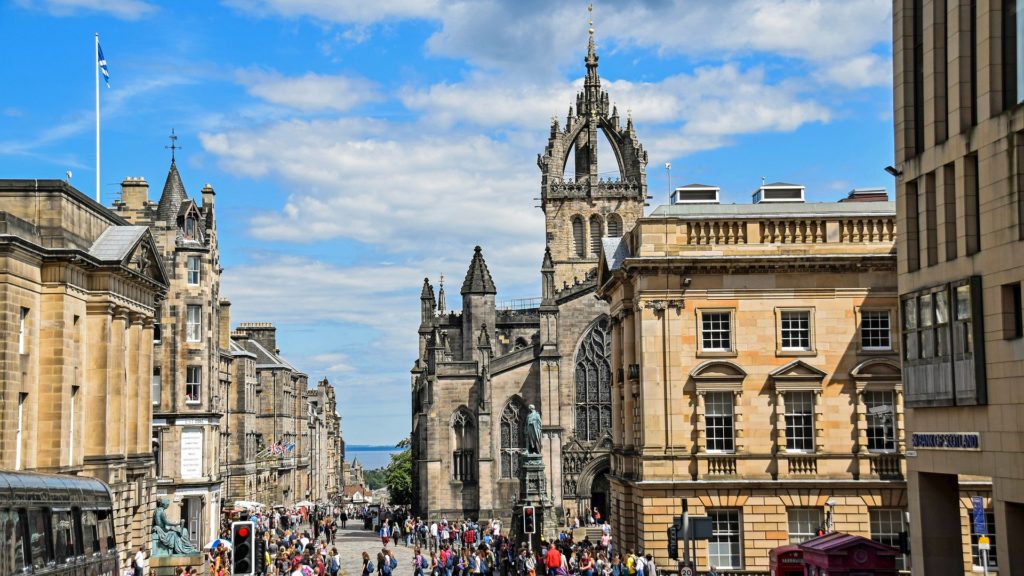 Edinburgh old town - St Giles' Cathedral on the Royal Mile in Edinburgh, Scotland